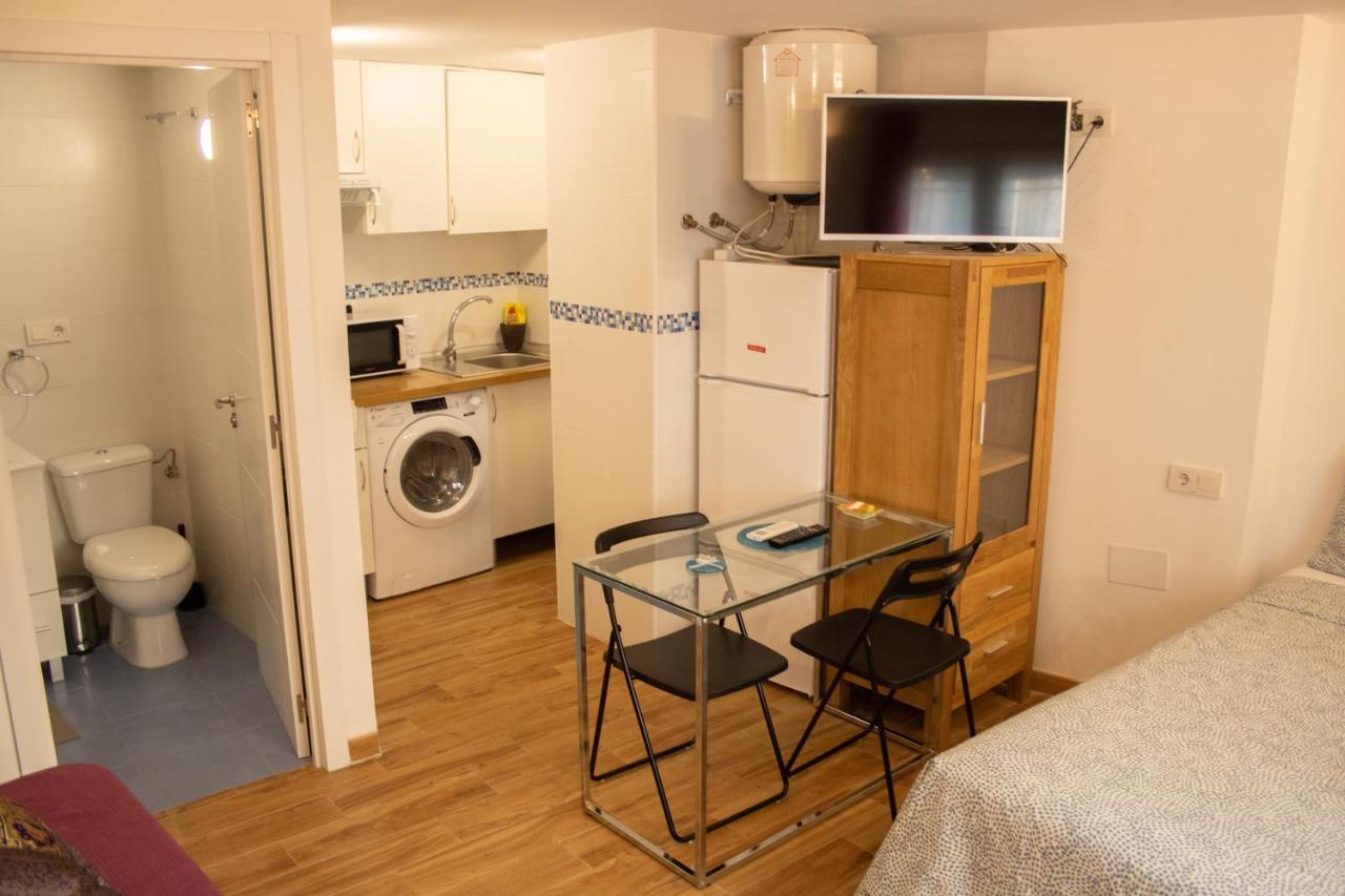 Malaguena Salerosa "Apartamento - Estudio Con Terraza" En Casa Tipica De 1 A 4 Dormitorios Malaga Luaran gambar