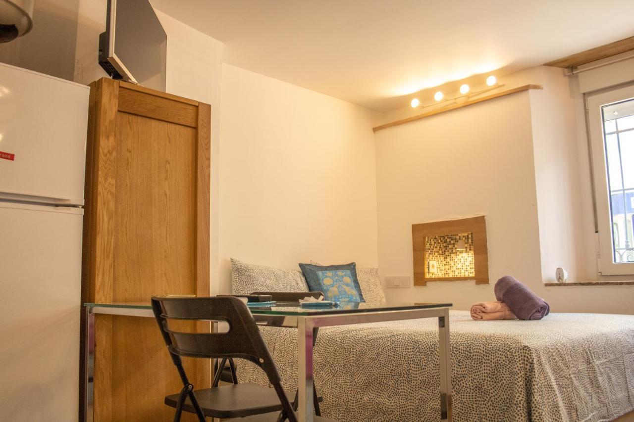 Malaguena Salerosa "Apartamento - Estudio Con Terraza" En Casa Tipica De 1 A 4 Dormitorios Malaga Luaran gambar
