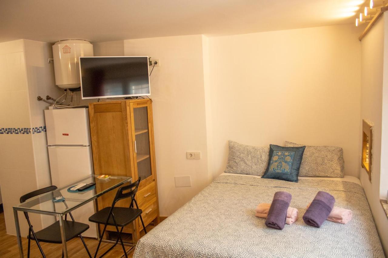 Malaguena Salerosa "Apartamento - Estudio Con Terraza" En Casa Tipica De 1 A 4 Dormitorios Malaga Luaran gambar