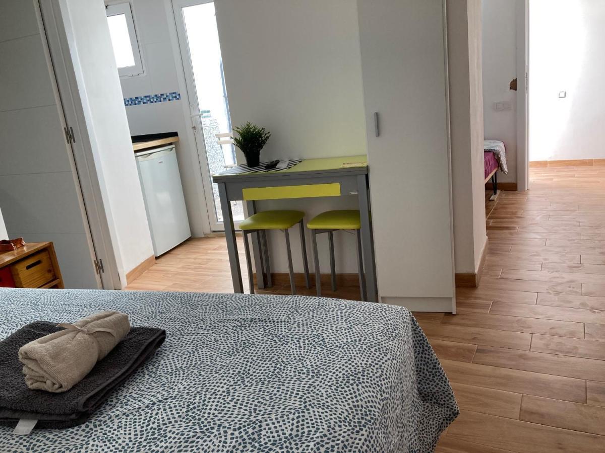 Malaguena Salerosa "Apartamento - Estudio Con Terraza" En Casa Tipica De 1 A 4 Dormitorios Malaga Luaran gambar