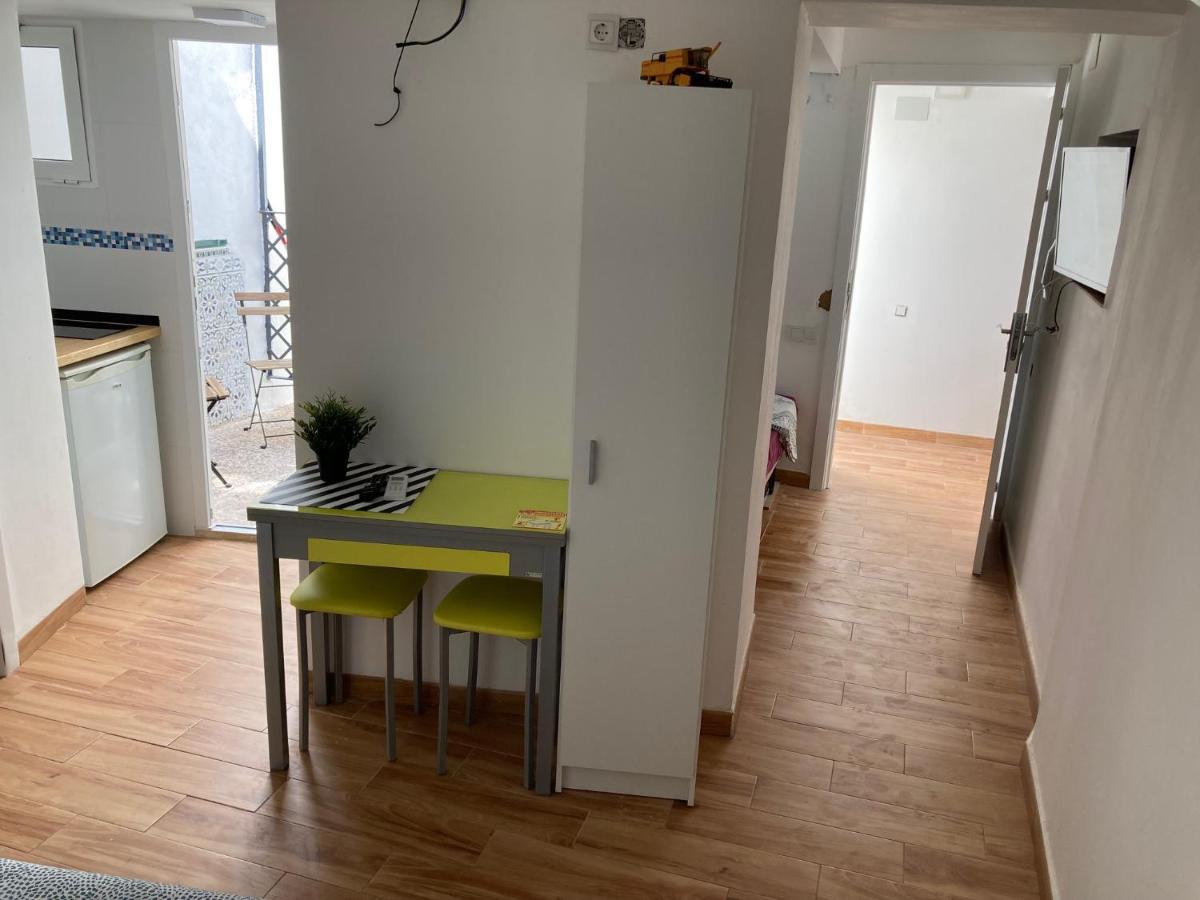 Malaguena Salerosa "Apartamento - Estudio Con Terraza" En Casa Tipica De 1 A 4 Dormitorios Malaga Luaran gambar