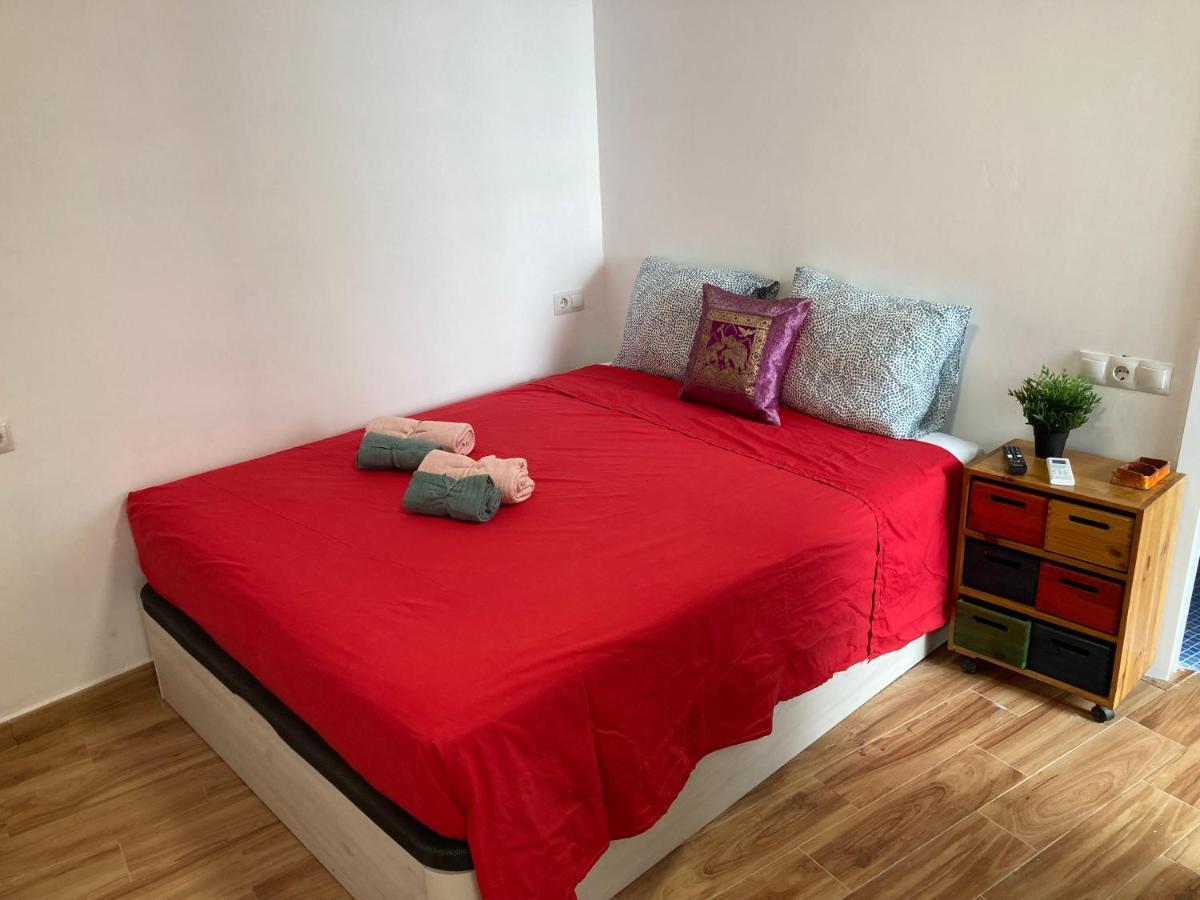 Malaguena Salerosa "Apartamento - Estudio Con Terraza" En Casa Tipica De 1 A 4 Dormitorios Malaga Luaran gambar