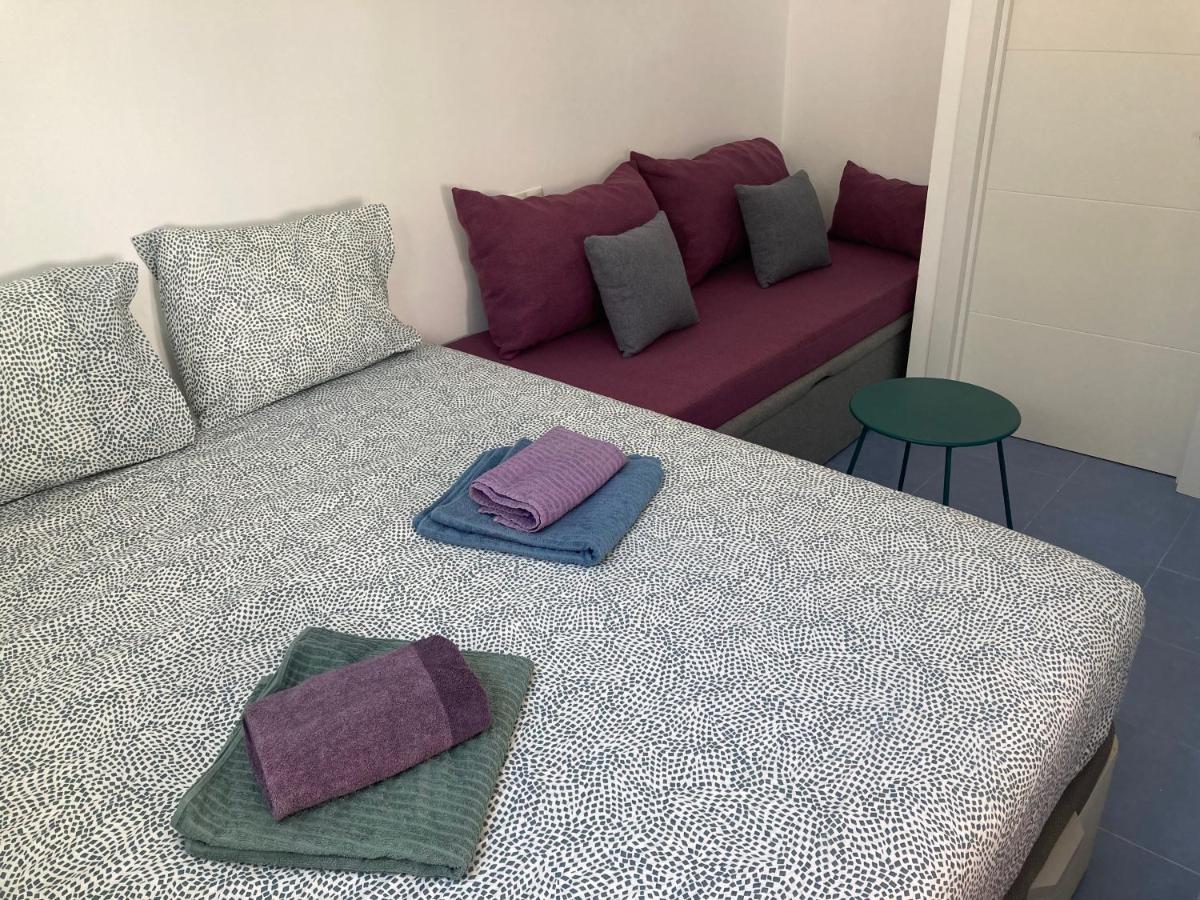 Malaguena Salerosa "Apartamento - Estudio Con Terraza" En Casa Tipica De 1 A 4 Dormitorios Malaga Luaran gambar