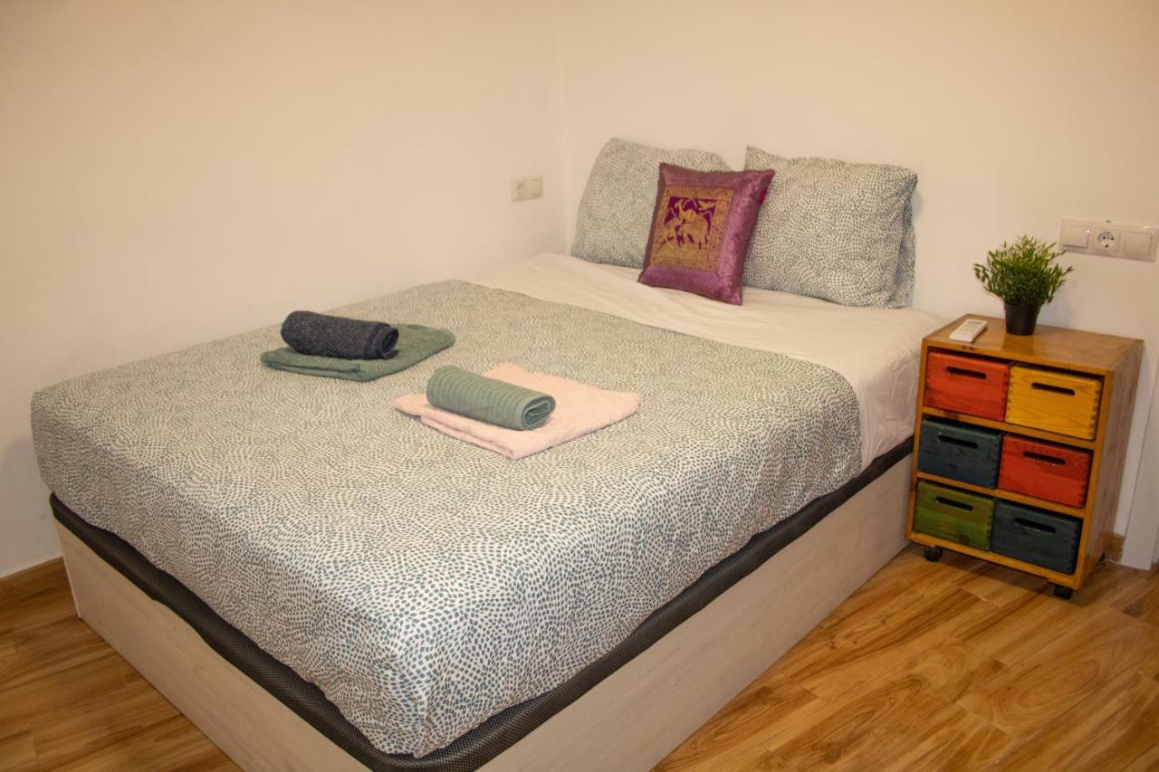 Malaguena Salerosa "Apartamento - Estudio Con Terraza" En Casa Tipica De 1 A 4 Dormitorios Malaga Luaran gambar
