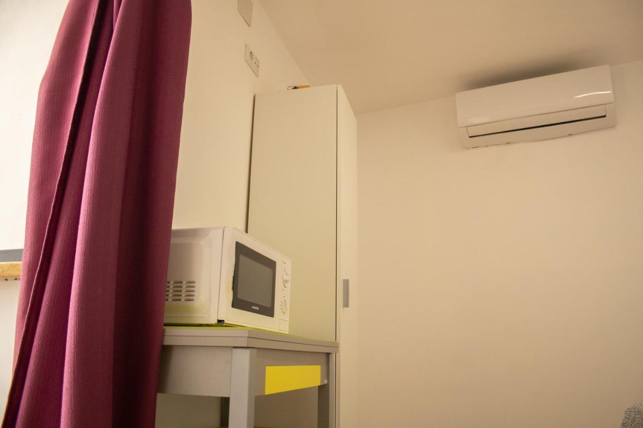 Malaguena Salerosa "Apartamento - Estudio Con Terraza" En Casa Tipica De 1 A 4 Dormitorios Malaga Luaran gambar
