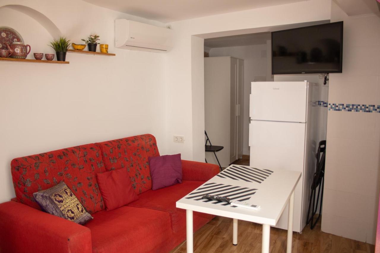 Malaguena Salerosa "Apartamento - Estudio Con Terraza" En Casa Tipica De 1 A 4 Dormitorios Malaga Luaran gambar