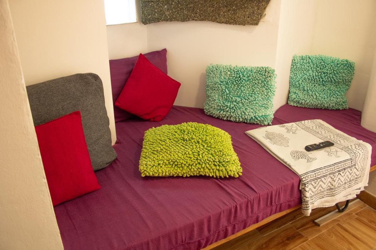 Malaguena Salerosa "Apartamento - Estudio Con Terraza" En Casa Tipica De 1 A 4 Dormitorios Malaga Luaran gambar