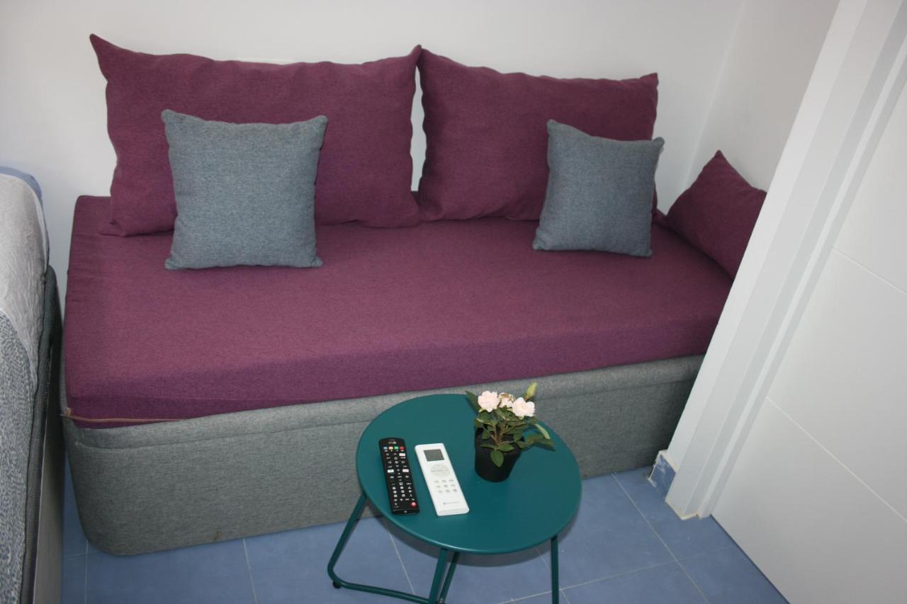 Malaguena Salerosa "Apartamento - Estudio Con Terraza" En Casa Tipica De 1 A 4 Dormitorios Malaga Luaran gambar