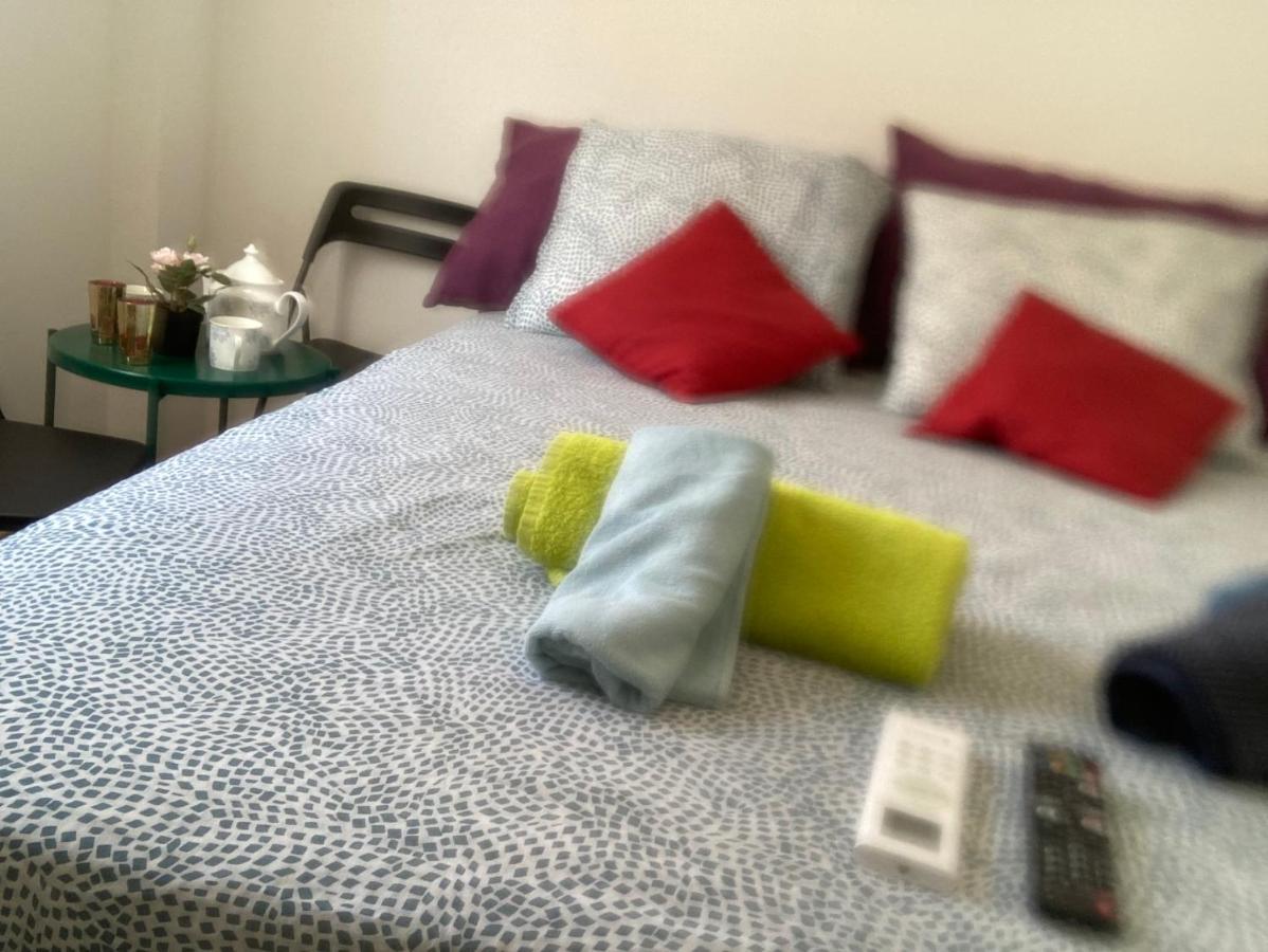 Malaguena Salerosa "Apartamento - Estudio Con Terraza" En Casa Tipica De 1 A 4 Dormitorios Malaga Luaran gambar