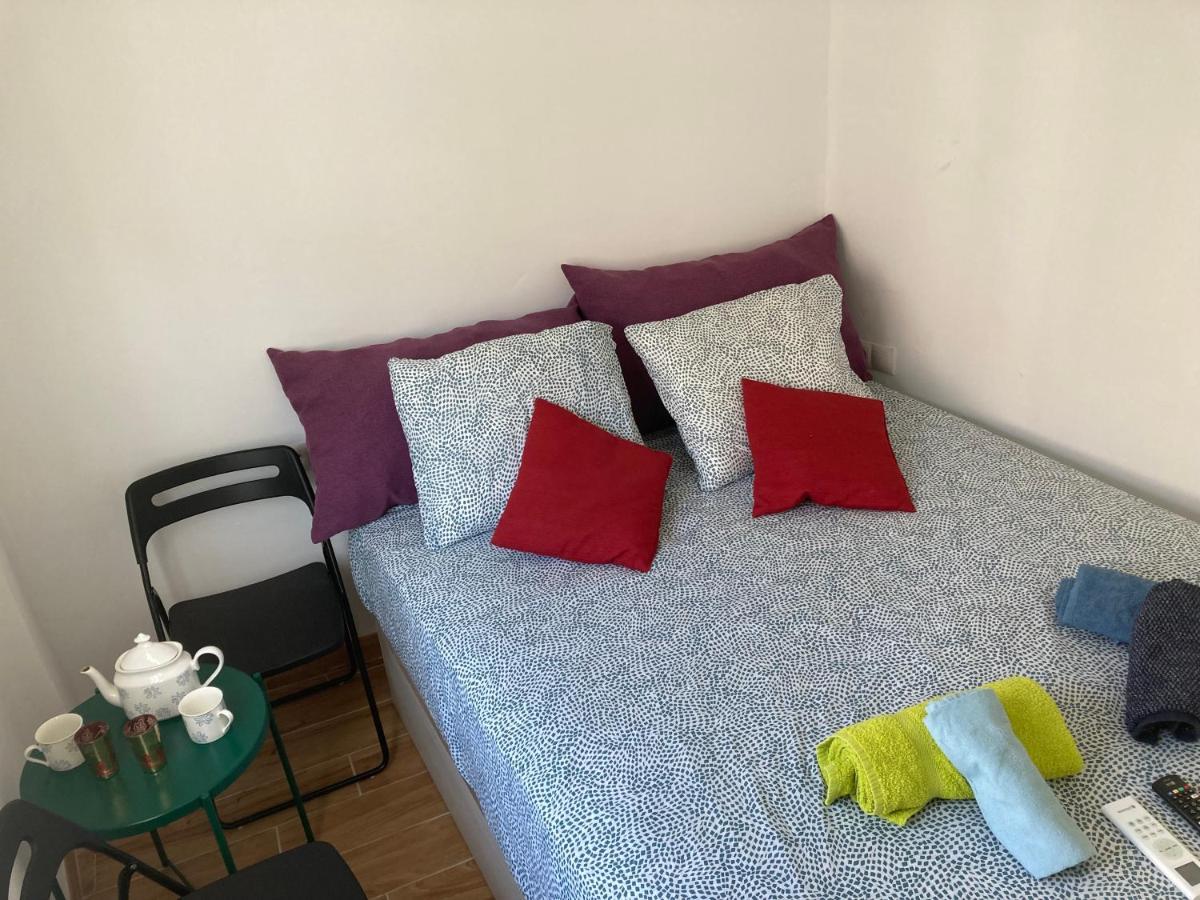 Malaguena Salerosa "Apartamento - Estudio Con Terraza" En Casa Tipica De 1 A 4 Dormitorios Malaga Luaran gambar